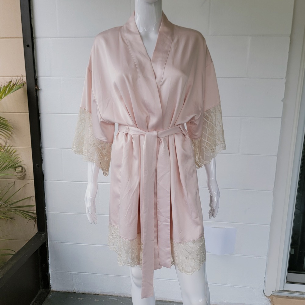 Flora Nikrooz Lace Trim Satin Robe Blush Pink Women's M Coquette Aesthetic EUC